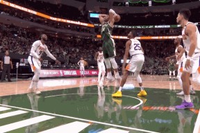 bet365体育-科维托娃迎来二十赛季高光表现，雄鹿球迷沸腾！的简单介绍-bet365体育